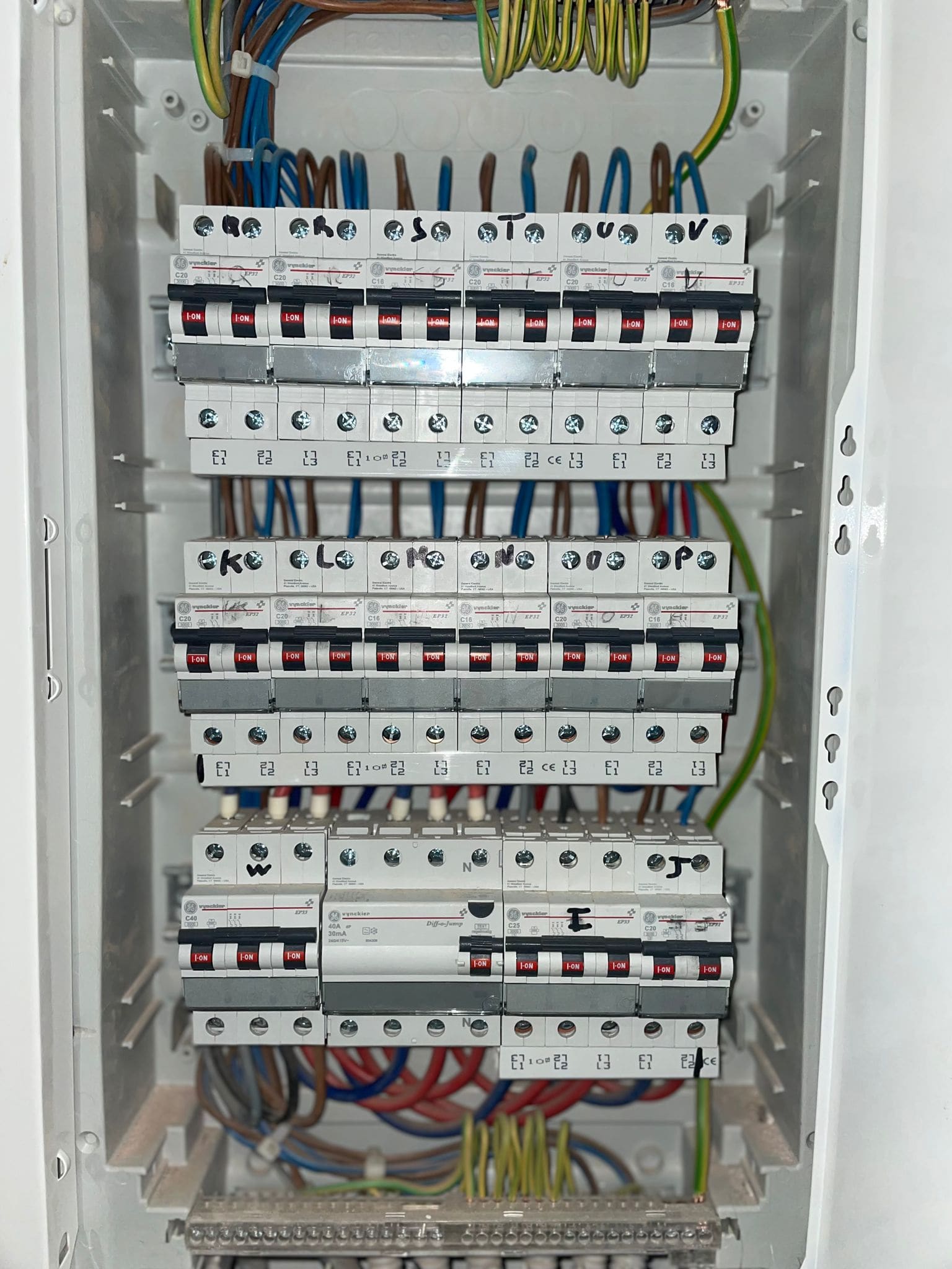 Ajk Elec, renforcement des compteurs électriques